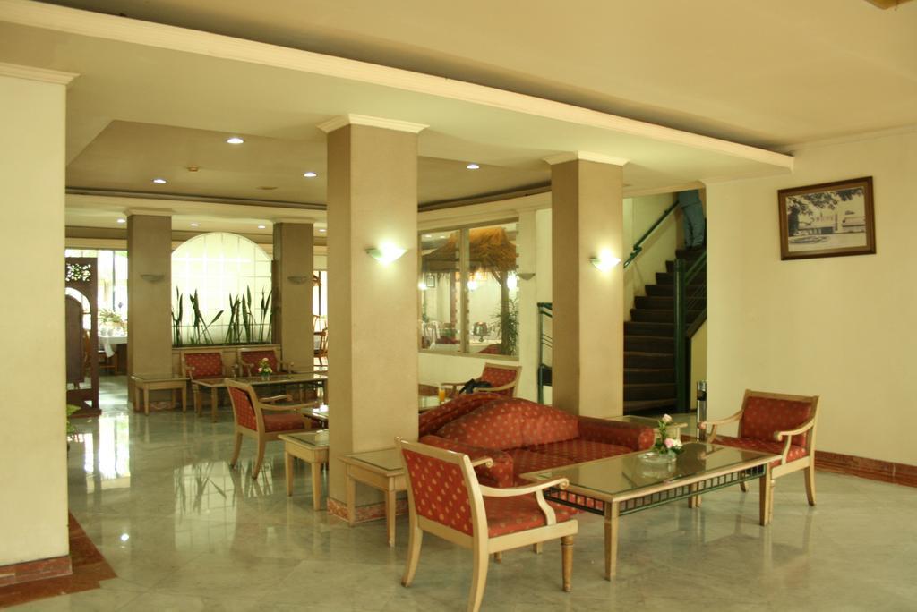Royal Palace Hotel